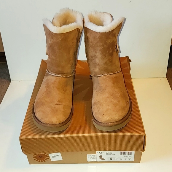 [SOLD]UGG Australia Bailey Chestnut Suede Button Boot UggBoots /  NIB - Picture 3 of 12